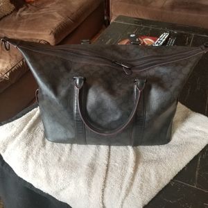 Stylish, barely used Coach weekender Bag